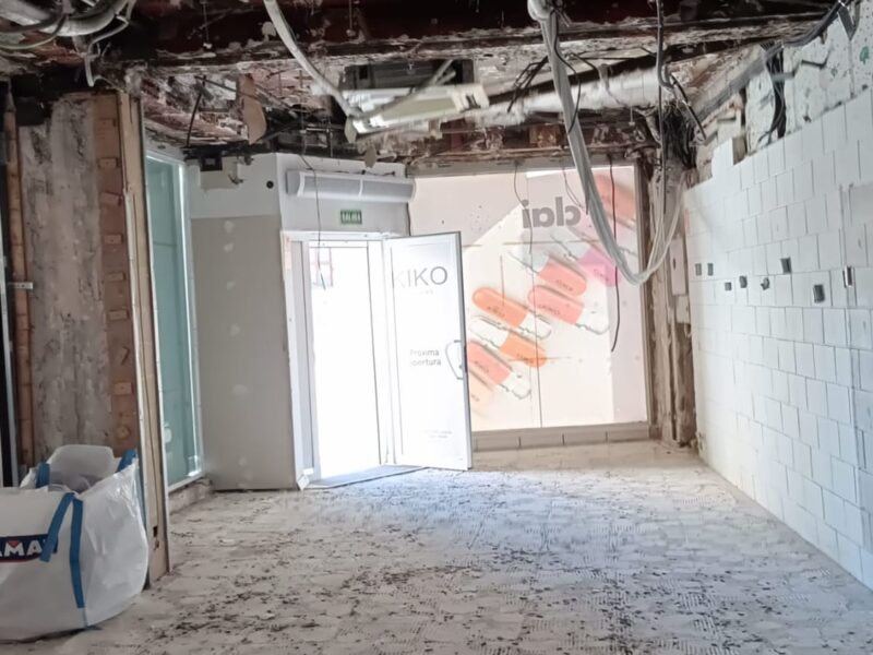 Demolición de local retail
